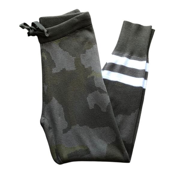 Hem & Thread Camo Knit Jogger Pants Green Drawstring Lounge Womens Size Small - Picture 2 of 15